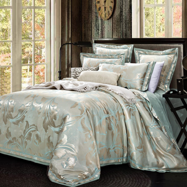 4-Piece Set Of European-Style Luxury Light Luxury Bedding - Image 8