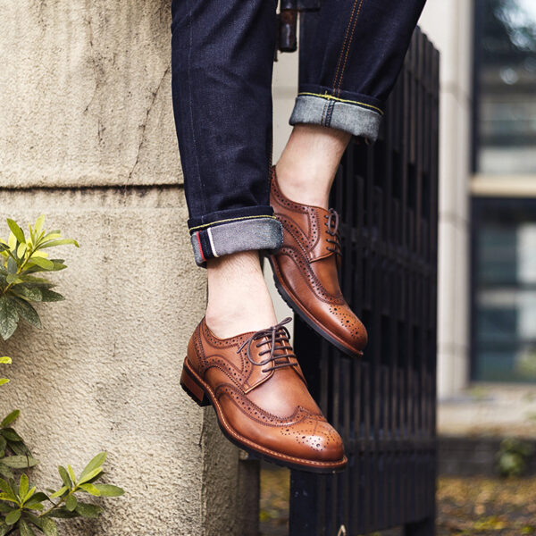 Carved British Vintage Distressed Business Casual Leather Shoes - Image 4